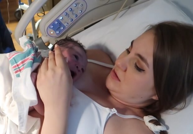Frischgebackene Mutter wollte schöne Geburtsfotos. Quelle: Screenshot Youtube
