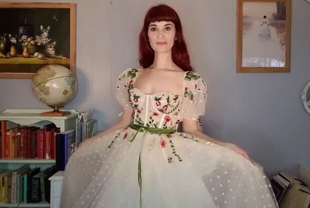 Das Kleid verursachte ein Missverständnis. Quelle: Screenshot YouTube