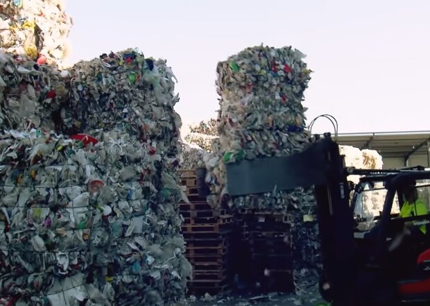Schwestern machen Millionen aus Müll. Quelle: Screenshot Youtube