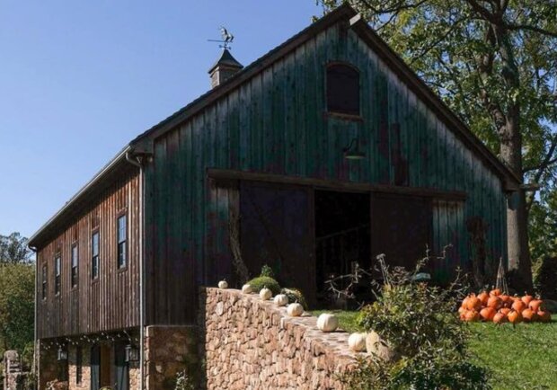 Familie verwandelte ein 305 Jahre altes Bauernhaus. Quelle: Screenshot Youtube