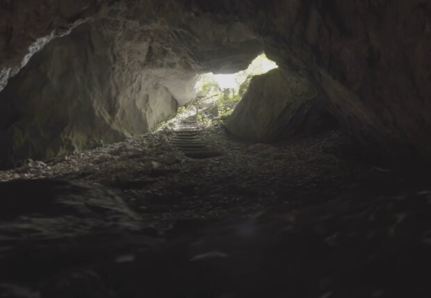 Höhle. Quelle: Screenshot Youtube