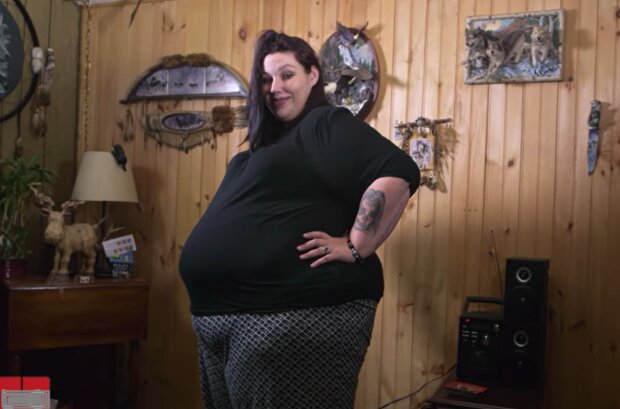 Übergewichtige Mütter werden oft von Ärzten kritisiert. Quelle: Screenshot YouTube