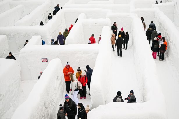 Heftig: Das größte Eislabyrinth der Welt ist größer als 15 Tennisplätze