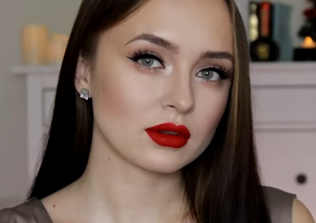 Make-up-Look mit rotem Lippenstift. Quelle: Screenshot Youtube